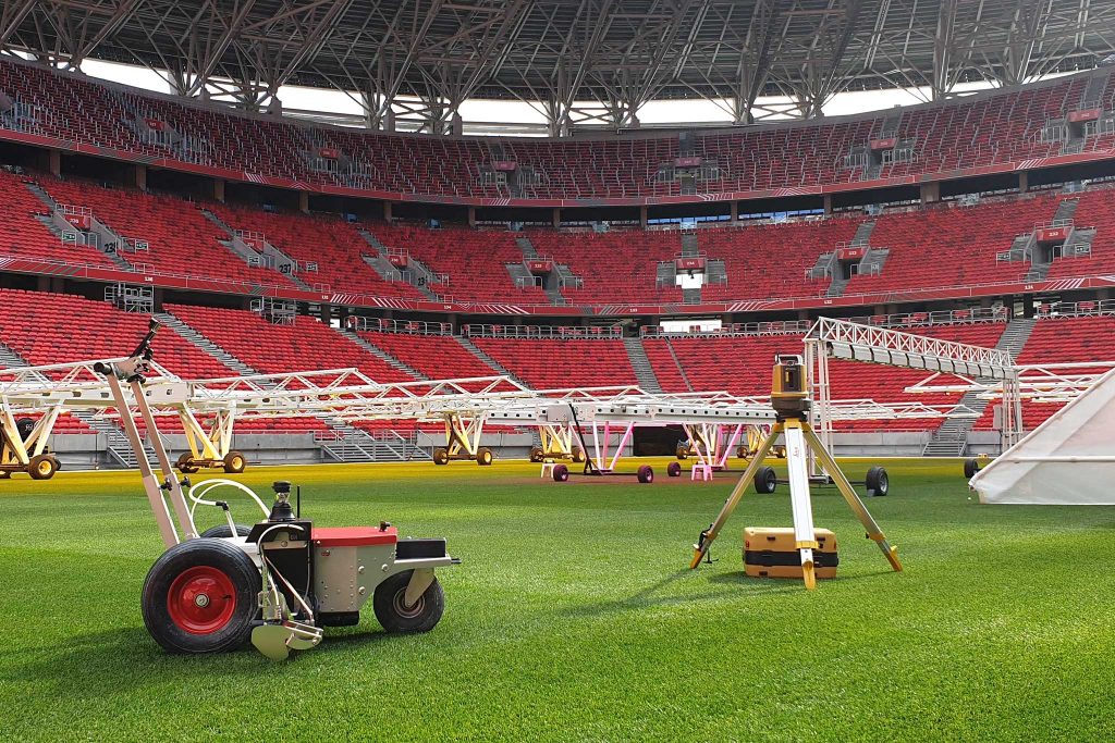 Spielfeld markieren im Stadion ohne GPS mit Laser